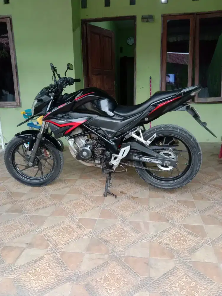 Honda CB 150 R kondisi masih bagus dan terawat