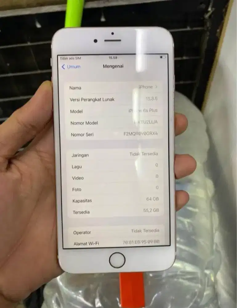 iPhone 6+ baca deskripsi