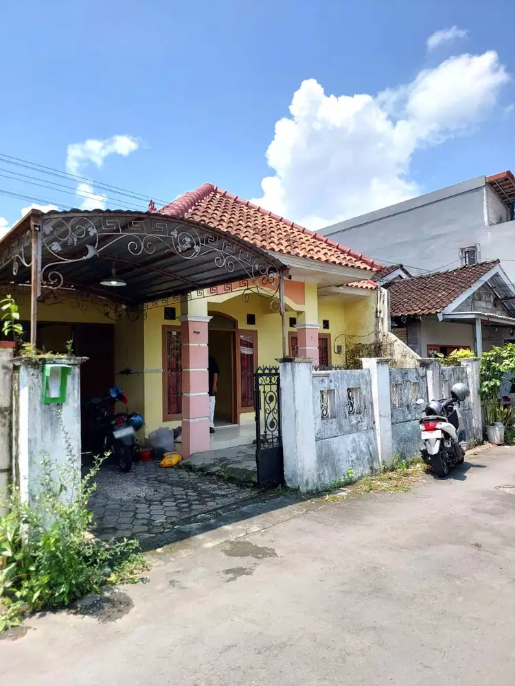 Rumah Murah dengan Halaman Luas di Purwomartani