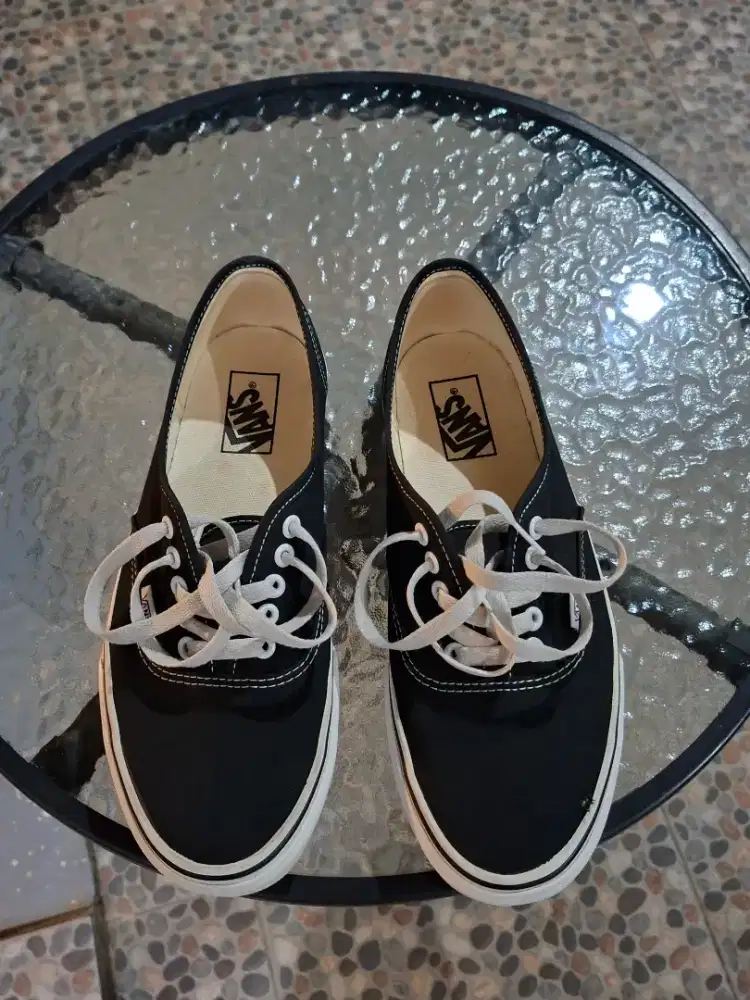 Jual Sepatu Vans Authentic Black/White Original 100% Bandung