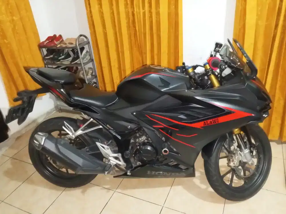 Di Jual Segera Motor Honda CBR 150 R Kondisi Mulus