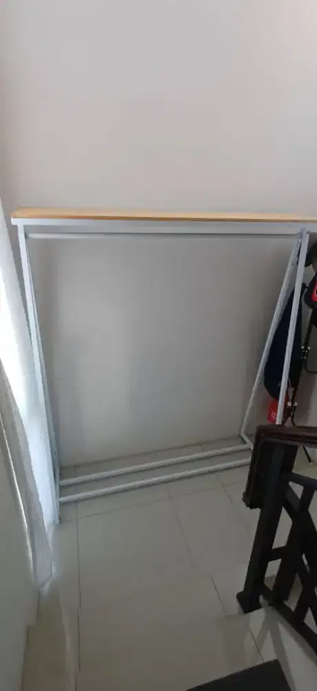 Rak baju gantung