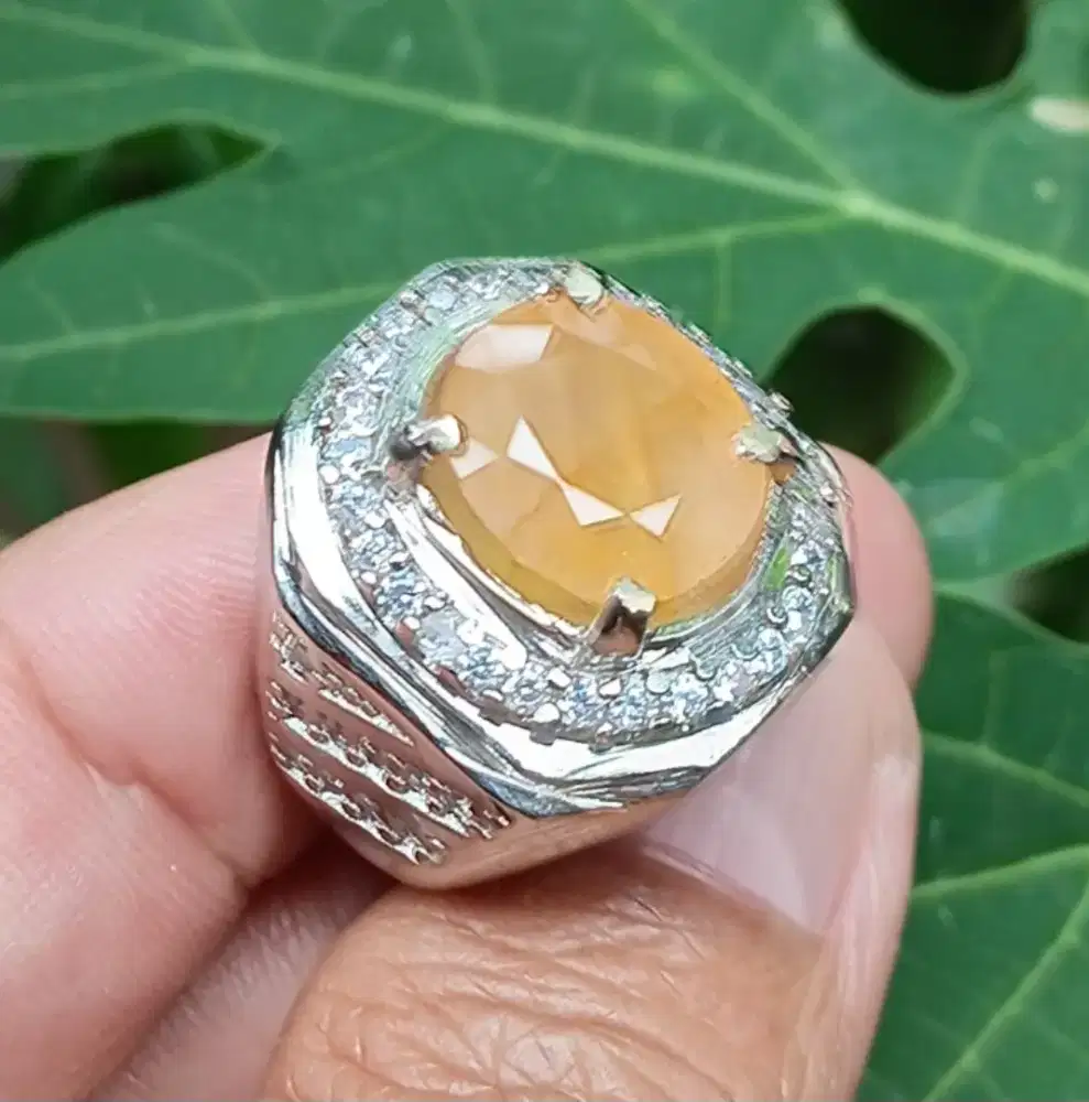 Natural Yellow Sapphire Ceylon