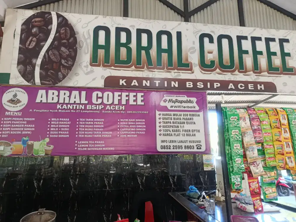 Karyawan di warkop cowok/cewek