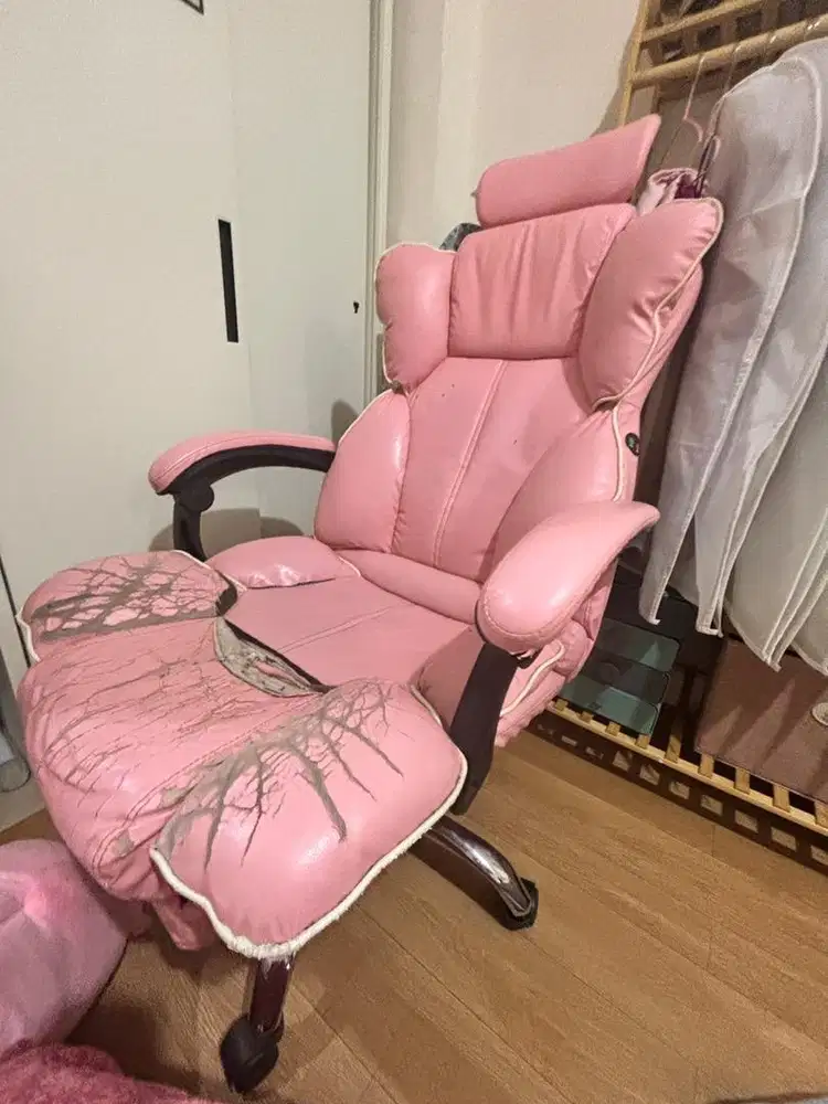 kursi gaming tapi kulit nya terkelupas tinggal ganti aja kulitnya