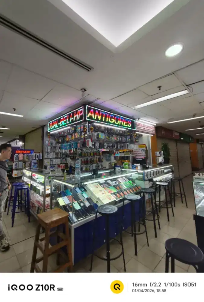 DIBUTUHKAN SEGERA KARYAWATI JAGA TOKO ACCESSORIES HP