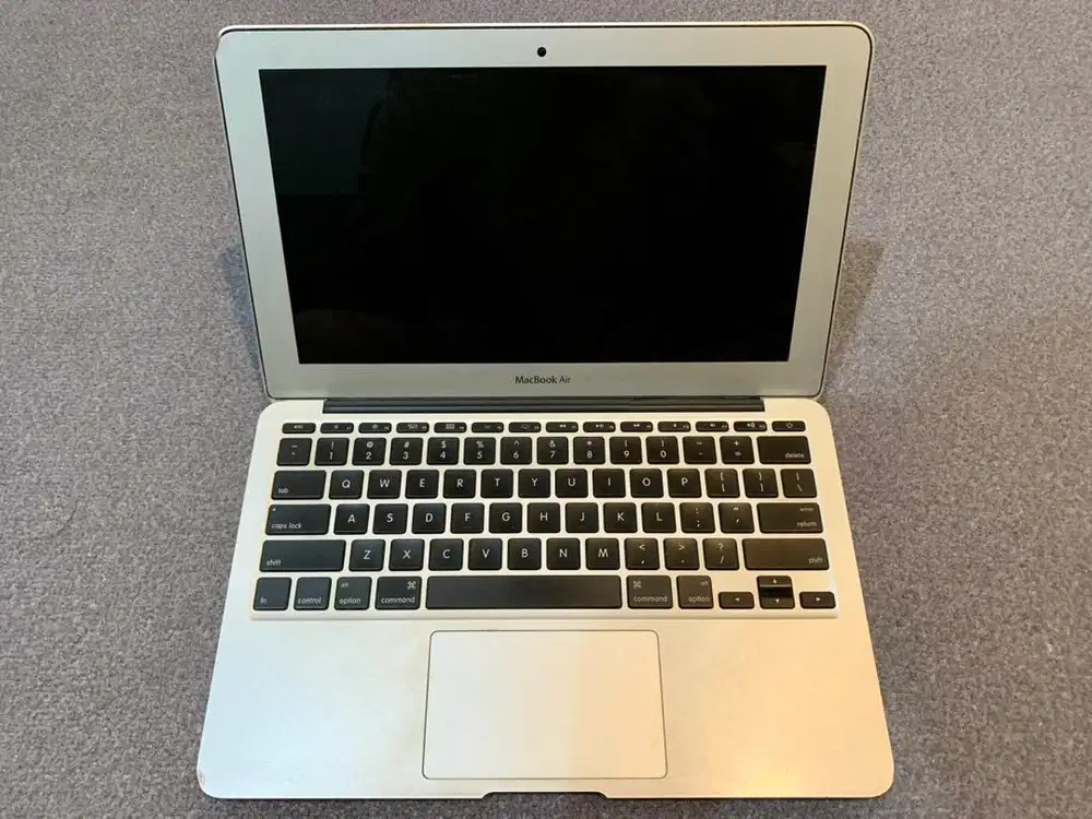 MACBOOK AIR 11 INCH TAHUN 2013