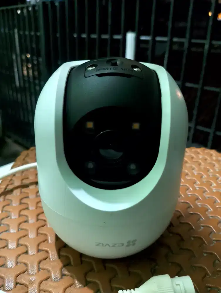 kamera video cctv ezviz c8C