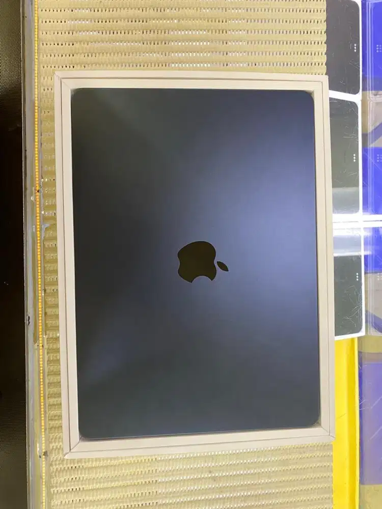 Macbook Air M4 16/256gb Mullus IBOX Garansi On-October 2026 Like New