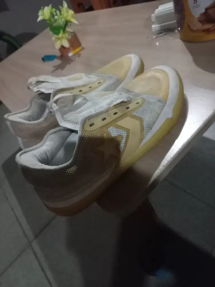 Sepatu Converse UK 44