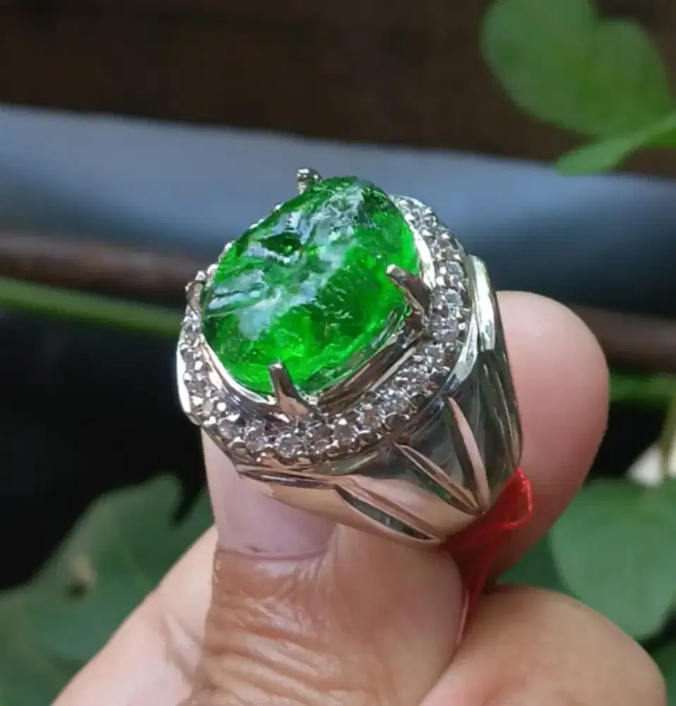 Natural  Moldavite Tektite  / Batu Meteor Hijau