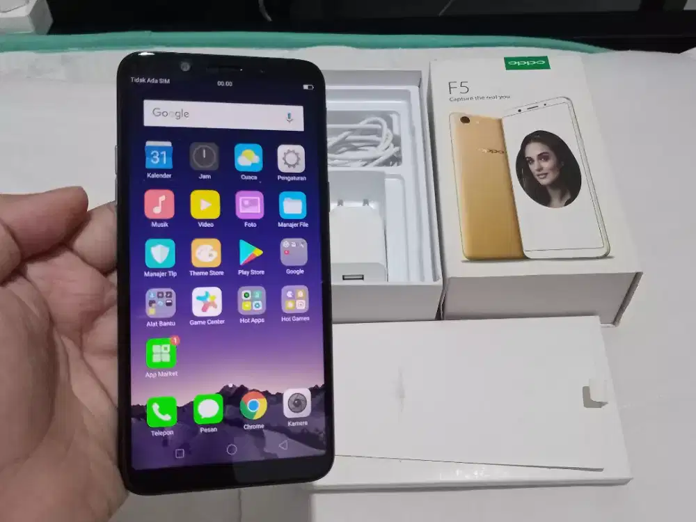 OPPO F5 RAM 4GB / 64GB 4G LTE Duos 6in Fingerprint Face iD BUTUH UANG