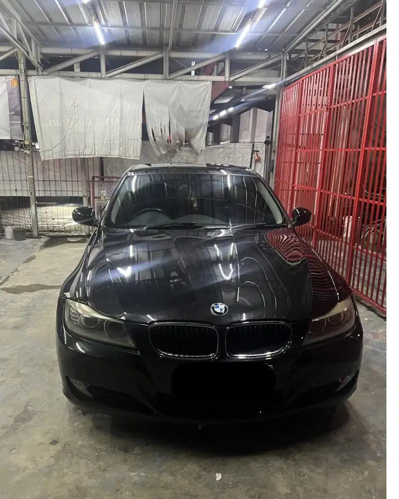 BMW 320i E90 2010 Hitam