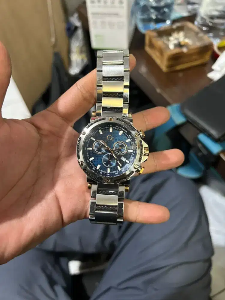 jual jam tangan guess collection atau jam tangan gc terbilang mulus