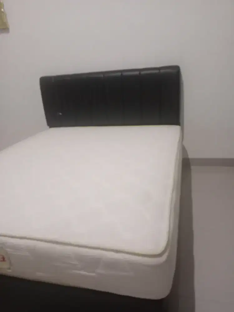 Ranjang spring bad masih bgs