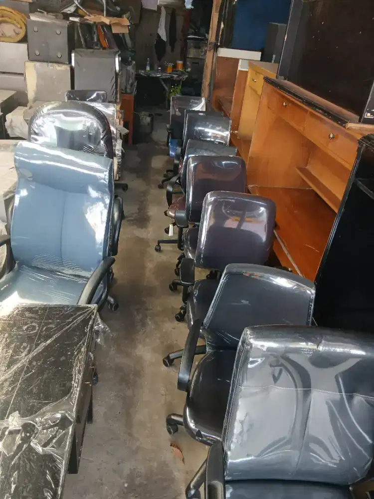 kursi staf dan direktur