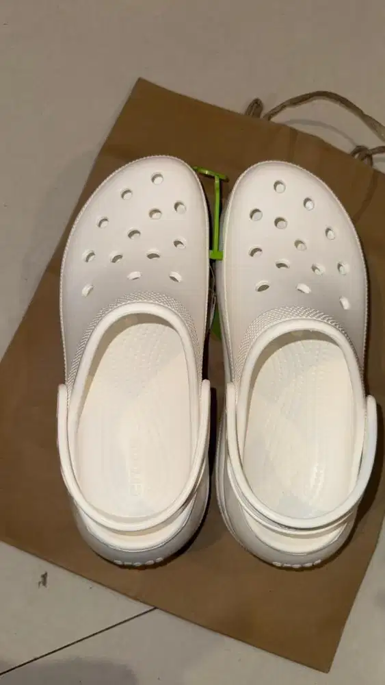 crocs original under retail