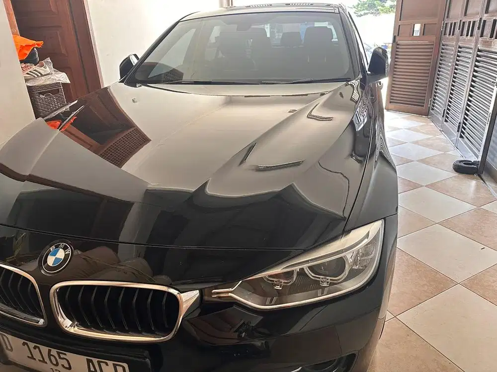 BMW 320i, LOW KM
