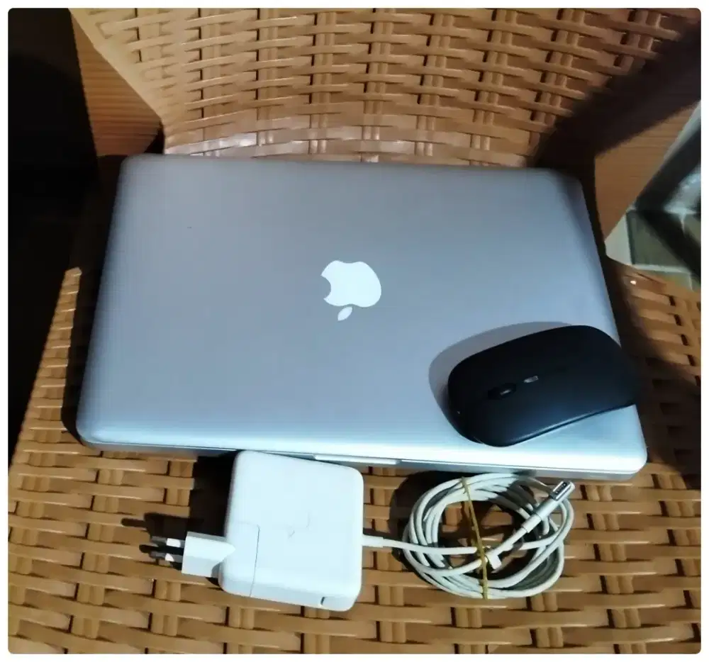 Macbook Pro Core i5 Gen 3 Ram 8GB HDD 320 + SSD 256GB (baca deskripsi)