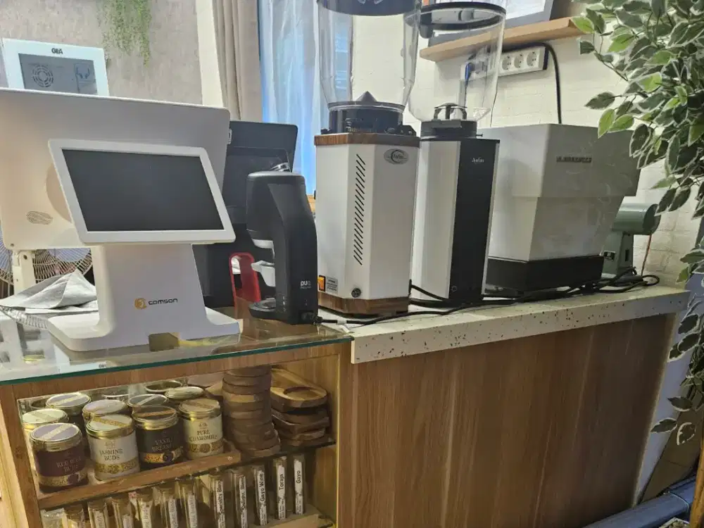 Meja Bar Multipleks Solid Surface