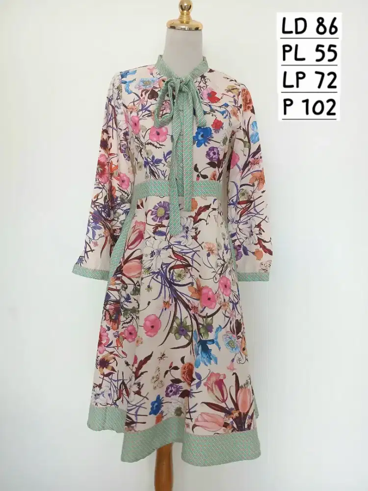 Baju dress terusan wanita Jina Black by J Helen sz M, preloved