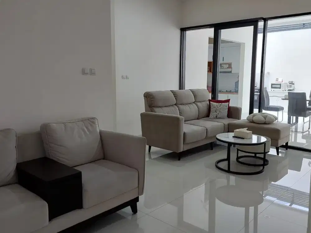 Rumah dijual siap huni di jalan Taman Kopo indah V