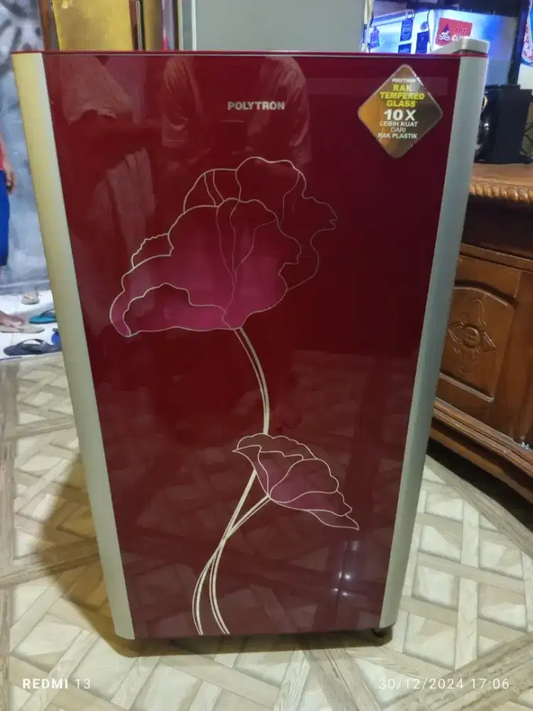 Kulkas 1 pintu merek Polytron