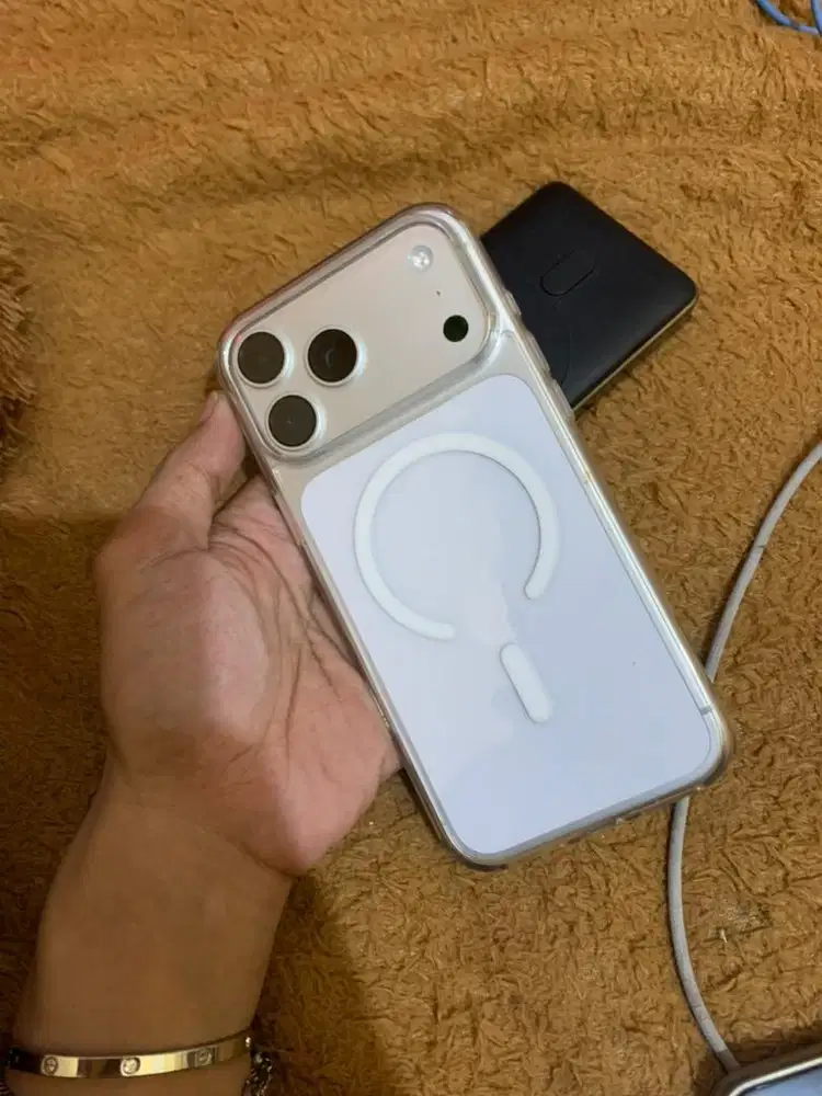 Iphone 17 promax 256 silver