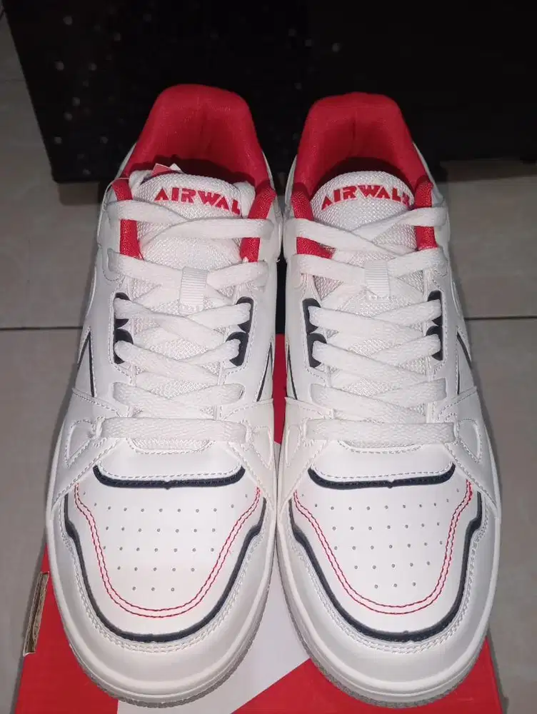 SEPATU AIR WALK SIZE 43 NEW