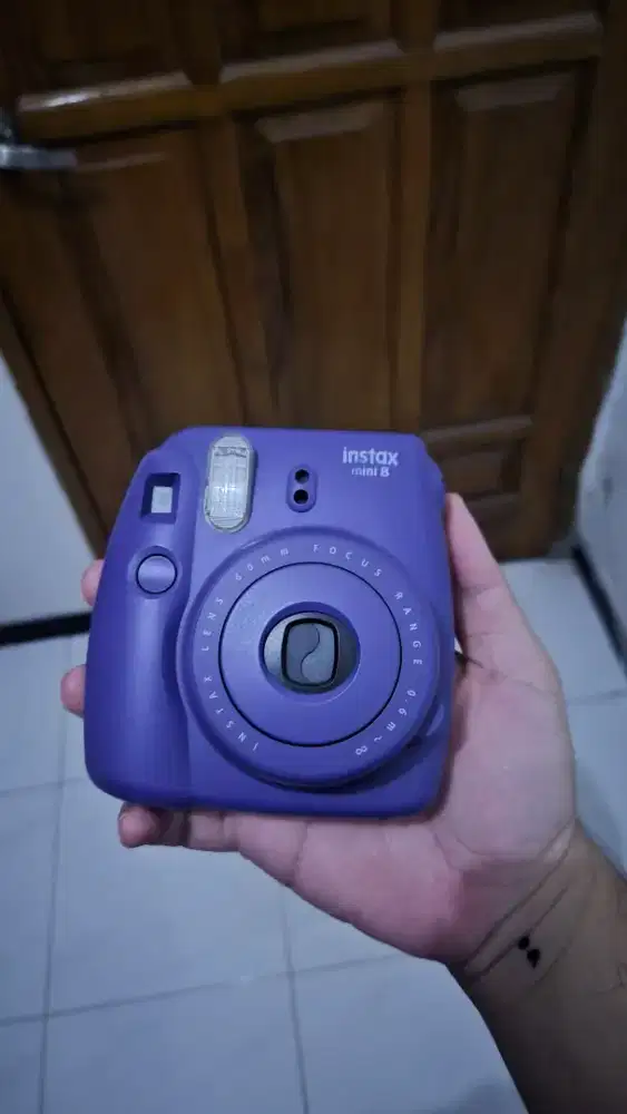 Instax Mini 8 (polaroid), warna ungu