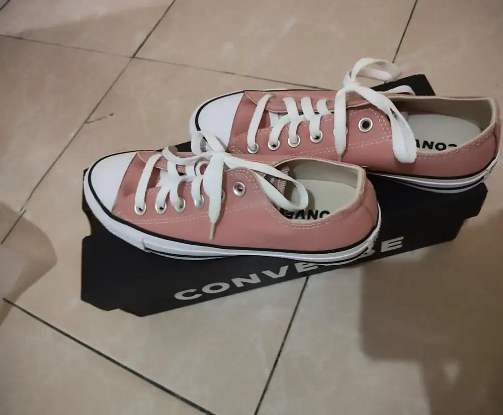 Sepatu converse size 37