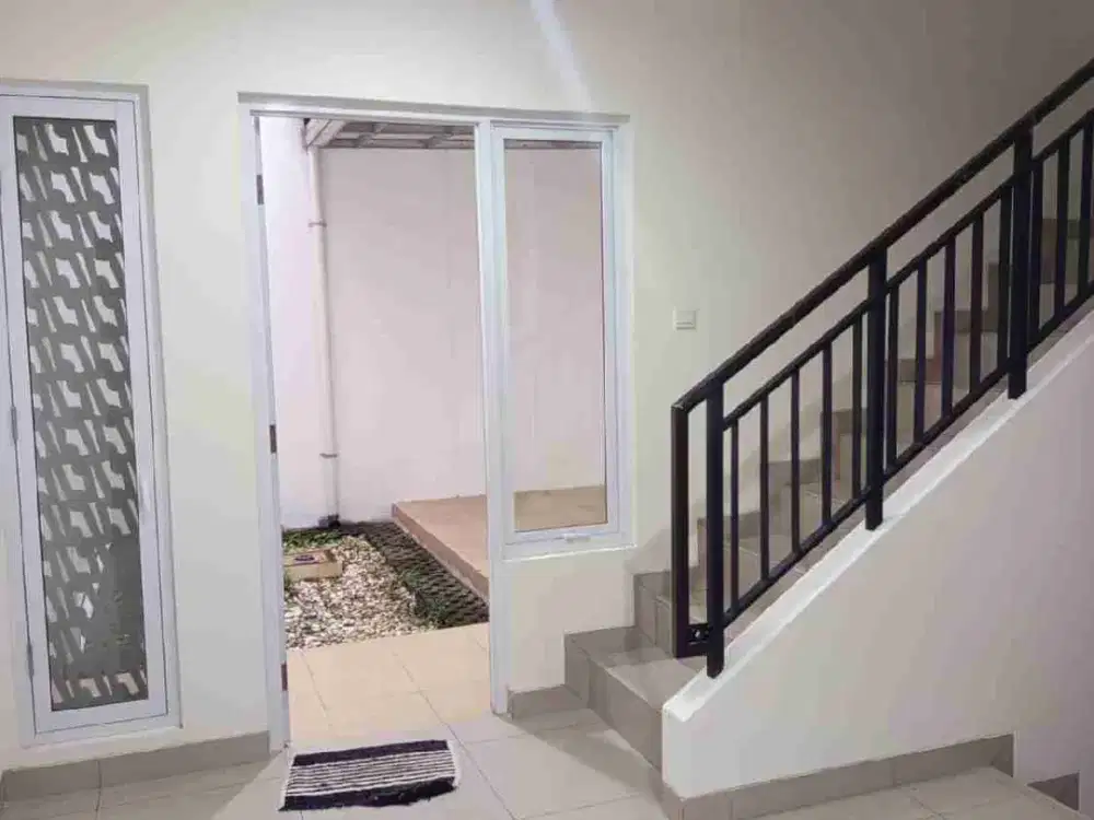 Rumah Chynthia LT 90 halaman belakang luas  dan carport udah ada canopy juga jendela bertirai