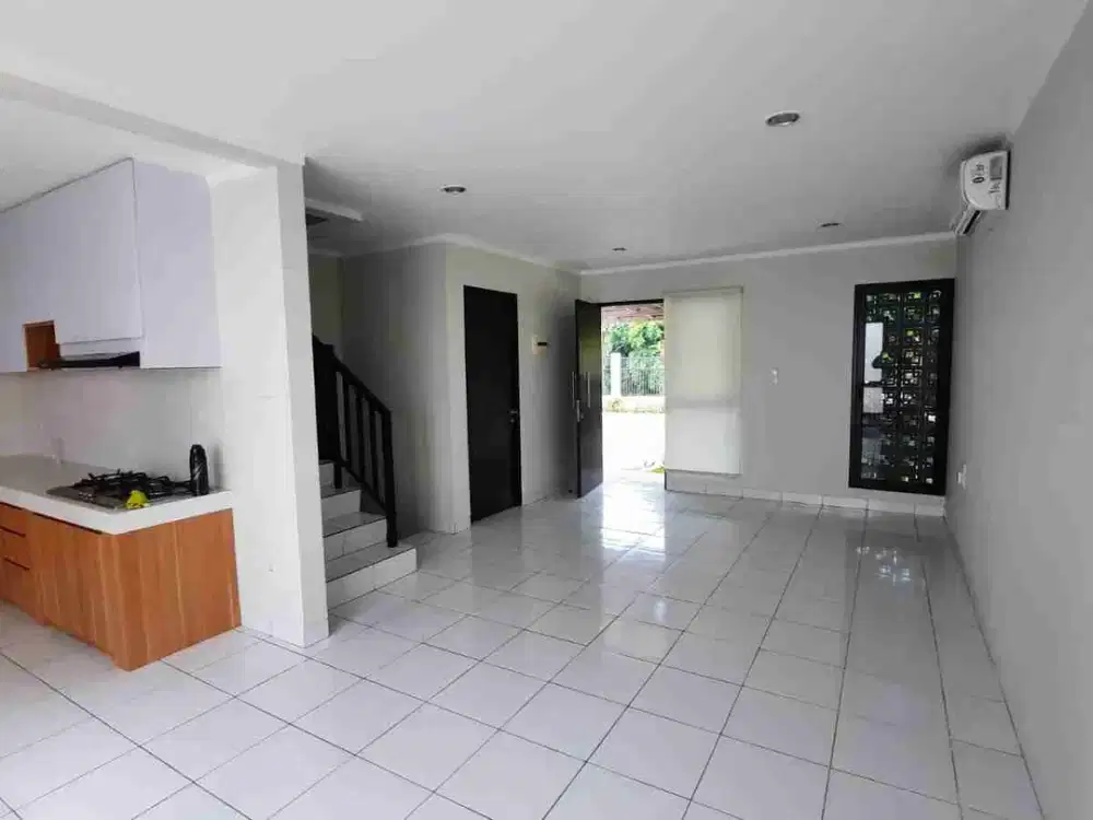 Rumah Dayana KT2+1 ada canopy depan belakang dan halaman belakang sudah full renovasi