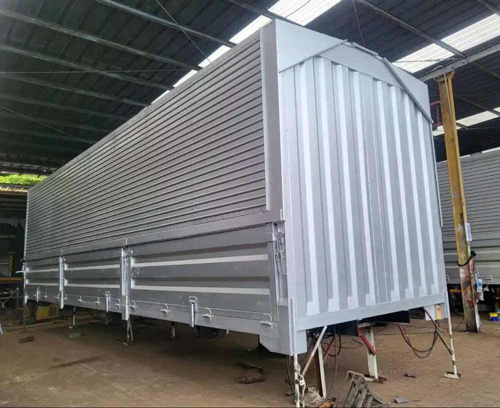 MURAH WingBox BARU tronton 10roda Isuzu Giga 6x2 super long Wing bok