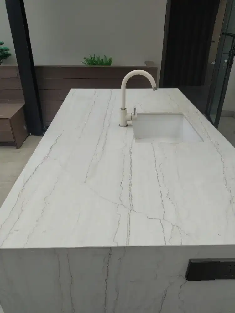 Meja marmer dan granit