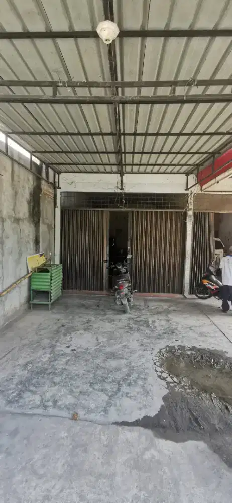 Ruko 1 pintu ( Ada 2 pintu Rumah Toko)