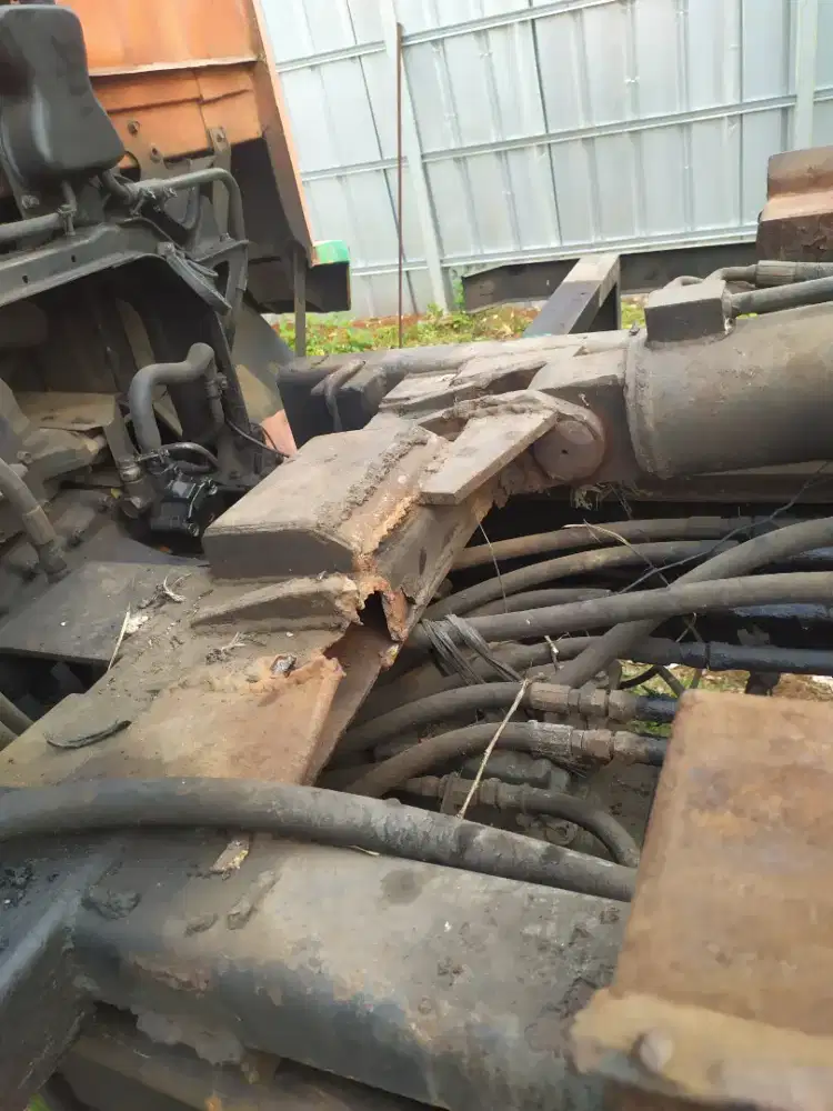 Jasa perbaikan truk / repair truk segala jenis kerusakan