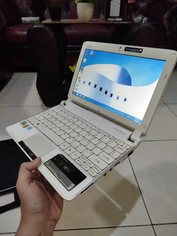 Laptop Notebook Acer Aspire one Series Nav50 Batre awet & mulus