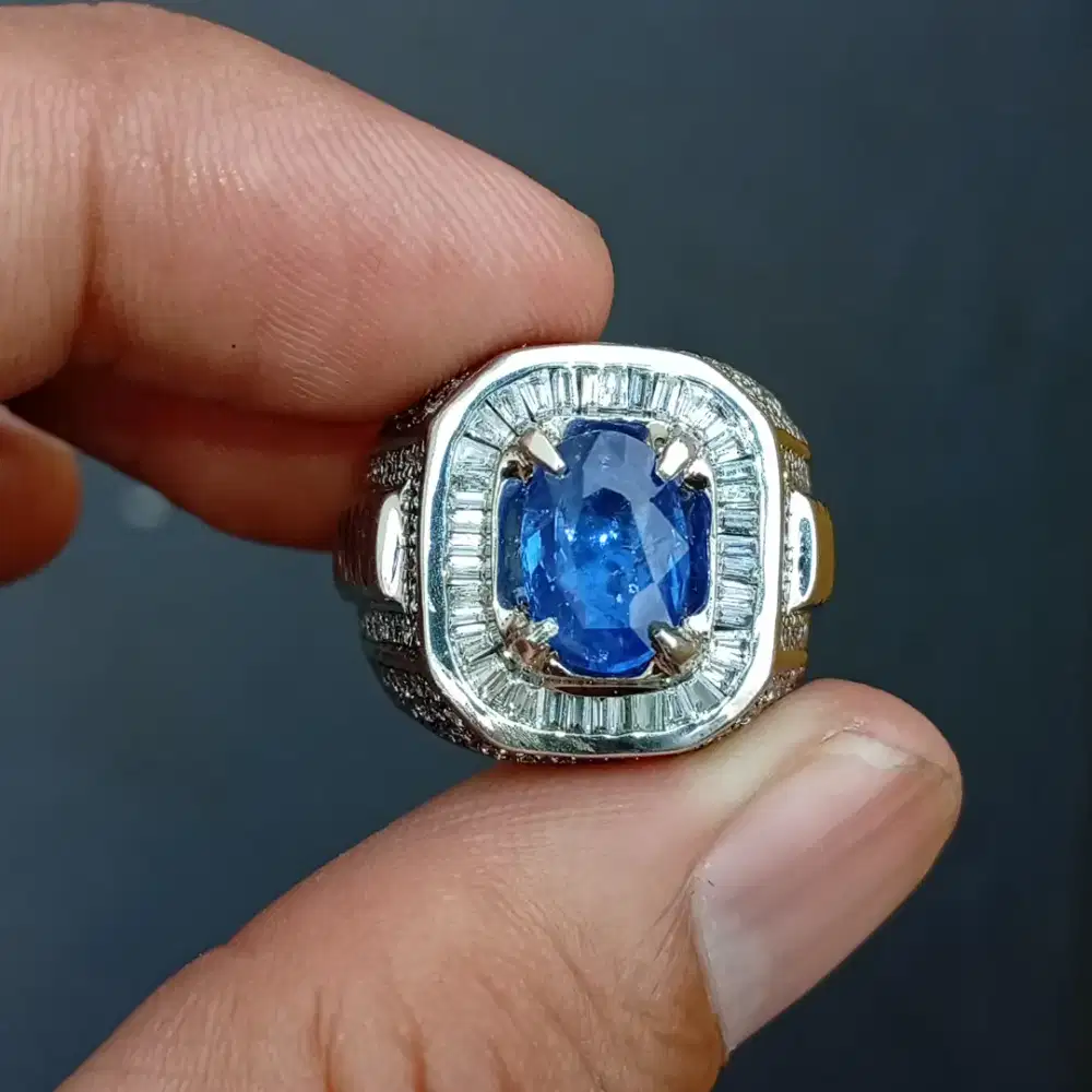 Sim To Royal Blue Sapphire Sri Lanka 3 ct Memo GRI