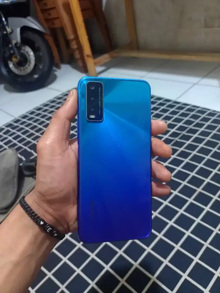 Vivo y20 4/64 hp ajah