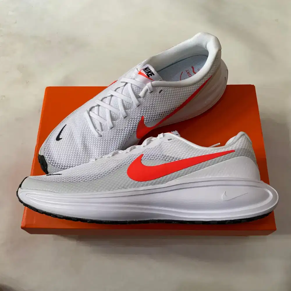 Original Sepatu Nike Revolution 8 Putih Abu Running Pria