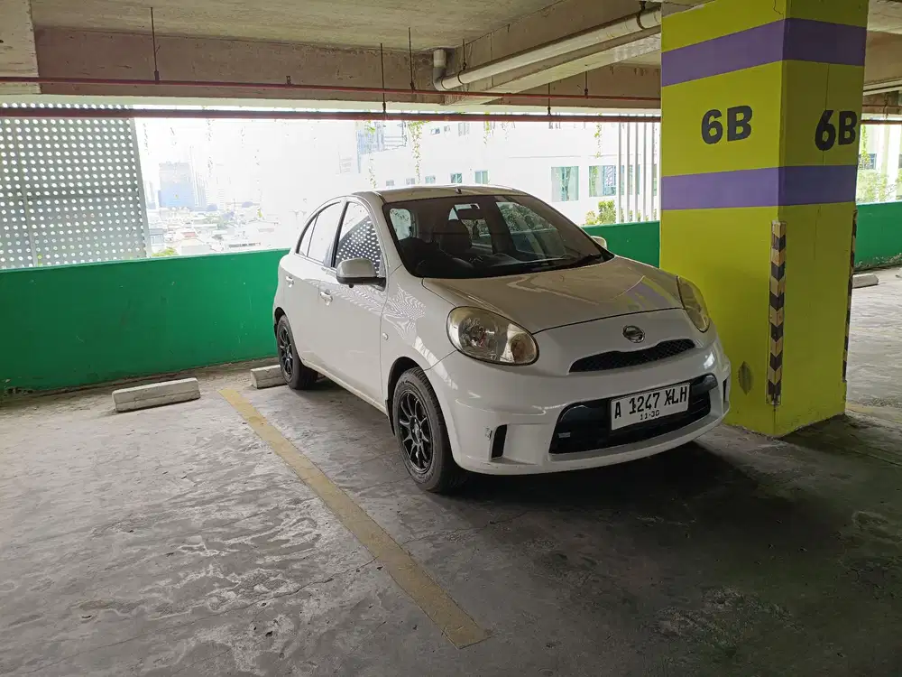 Nissan March 2012 Bensin