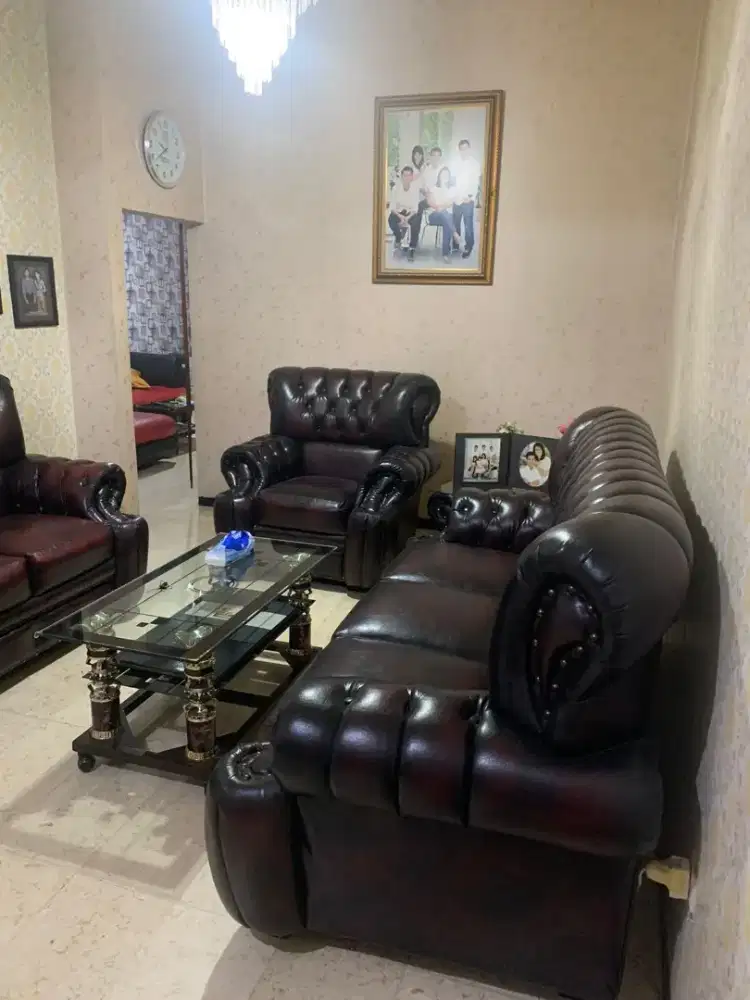 Rumah jl. Hayam Wuruk kota Madiun, 2 lantai, depan Bluder Cokro Madiun