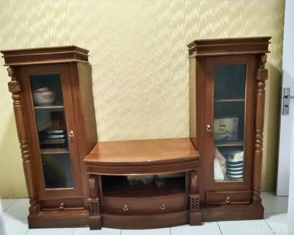 Lemari hias kayu jati