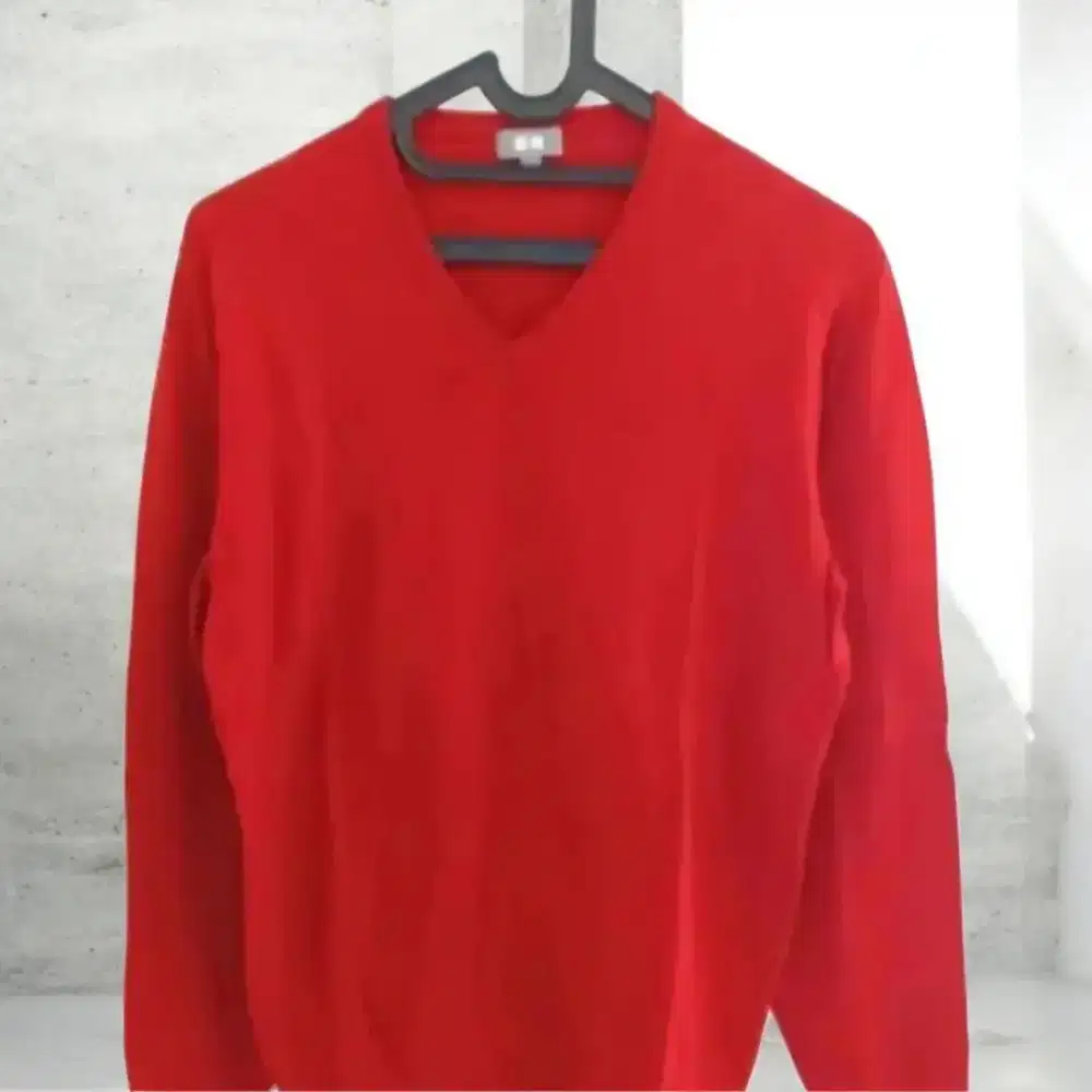 Sweater Pria. Merk Uniqlo