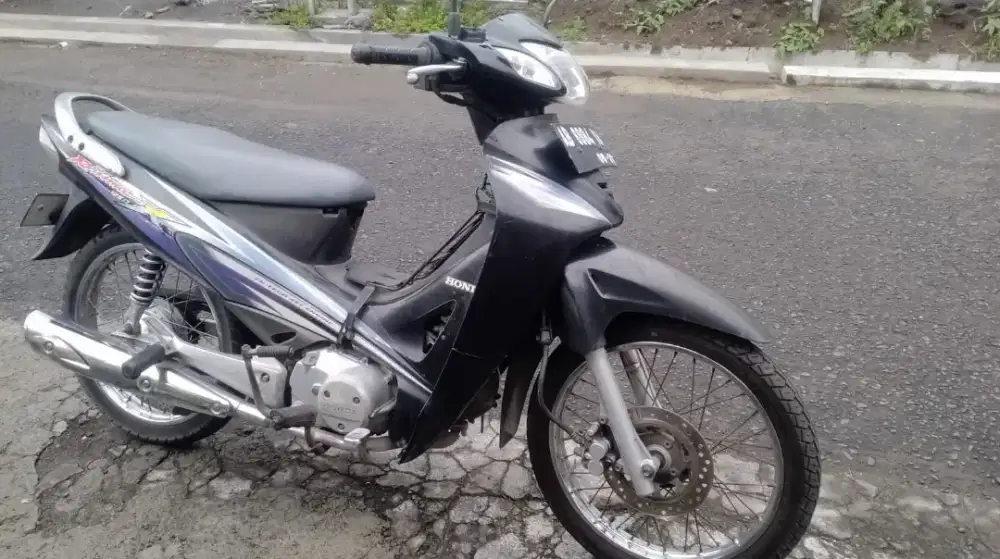 karisma kharisma THN 2005 plat AB Bantul