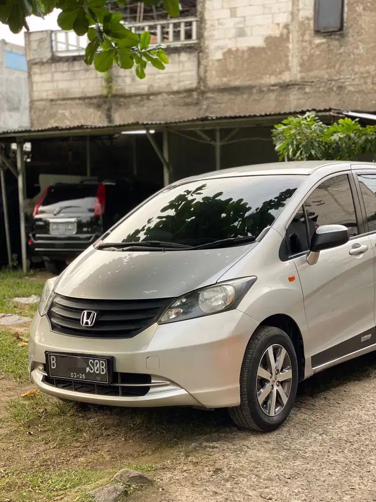 Honda Freed type S tahun 2011