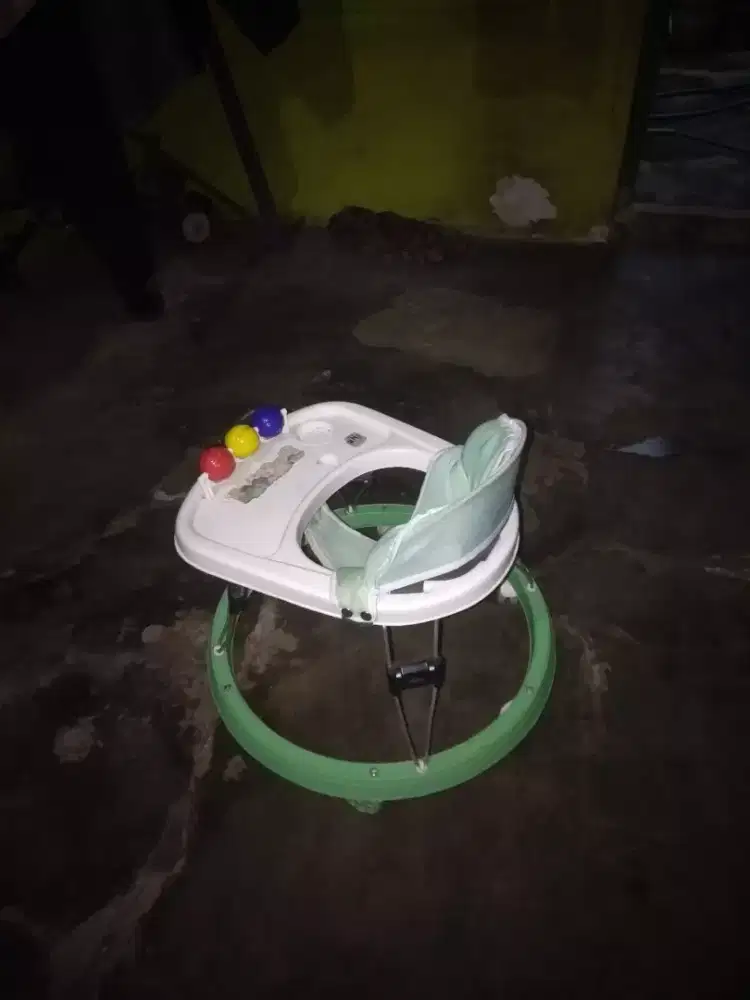 Baby walkera bayi (buat bayi belajar jalan)