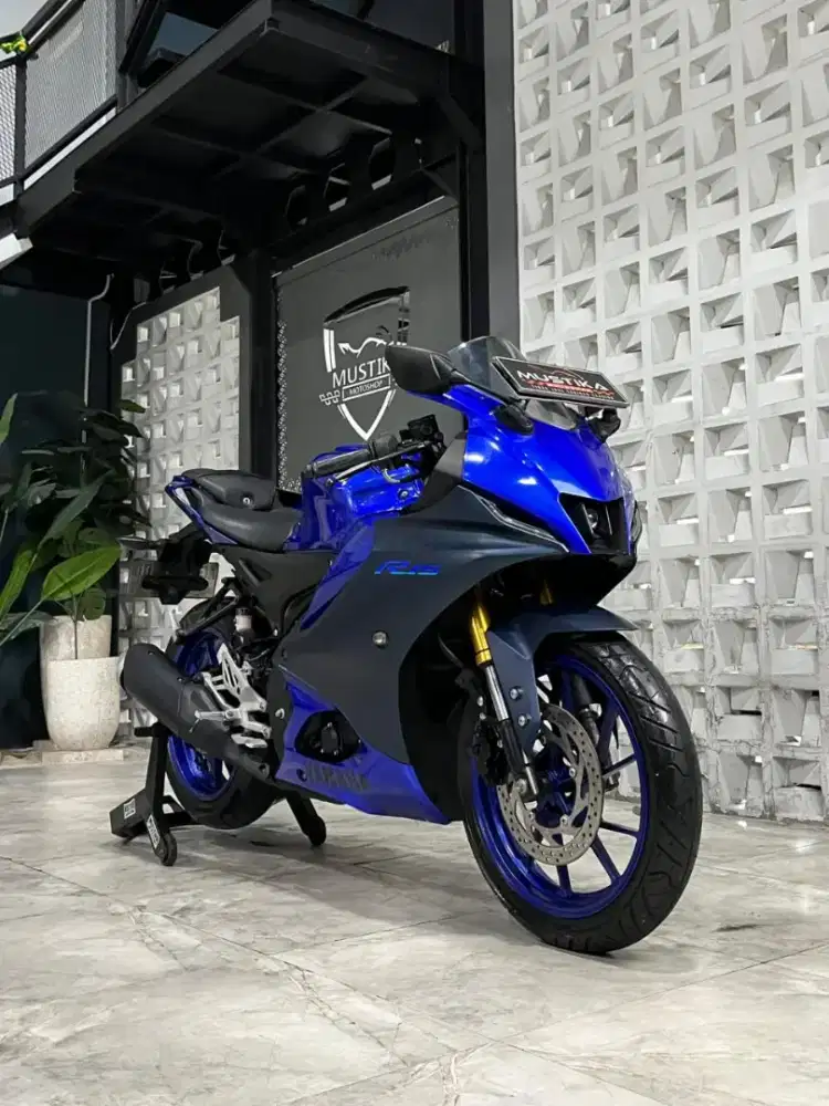 YAMAHA R15 V4 2021 - Chintia Mustika