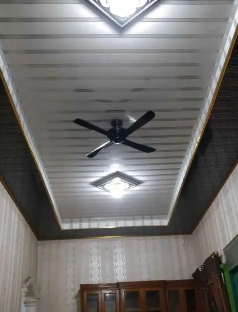 Plafon PVC terpasang dan atap baja ringan dll